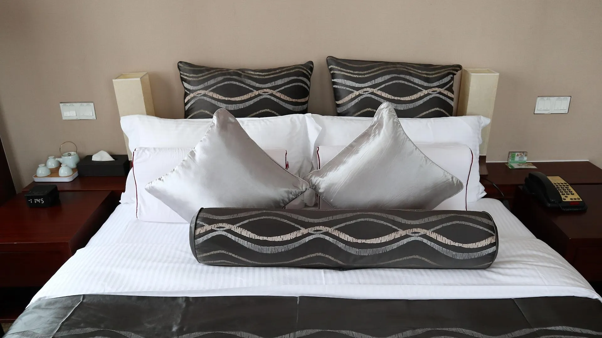 ****  Ramada Plaza By Wyndham Shanghai Caohejing Hotel Çin