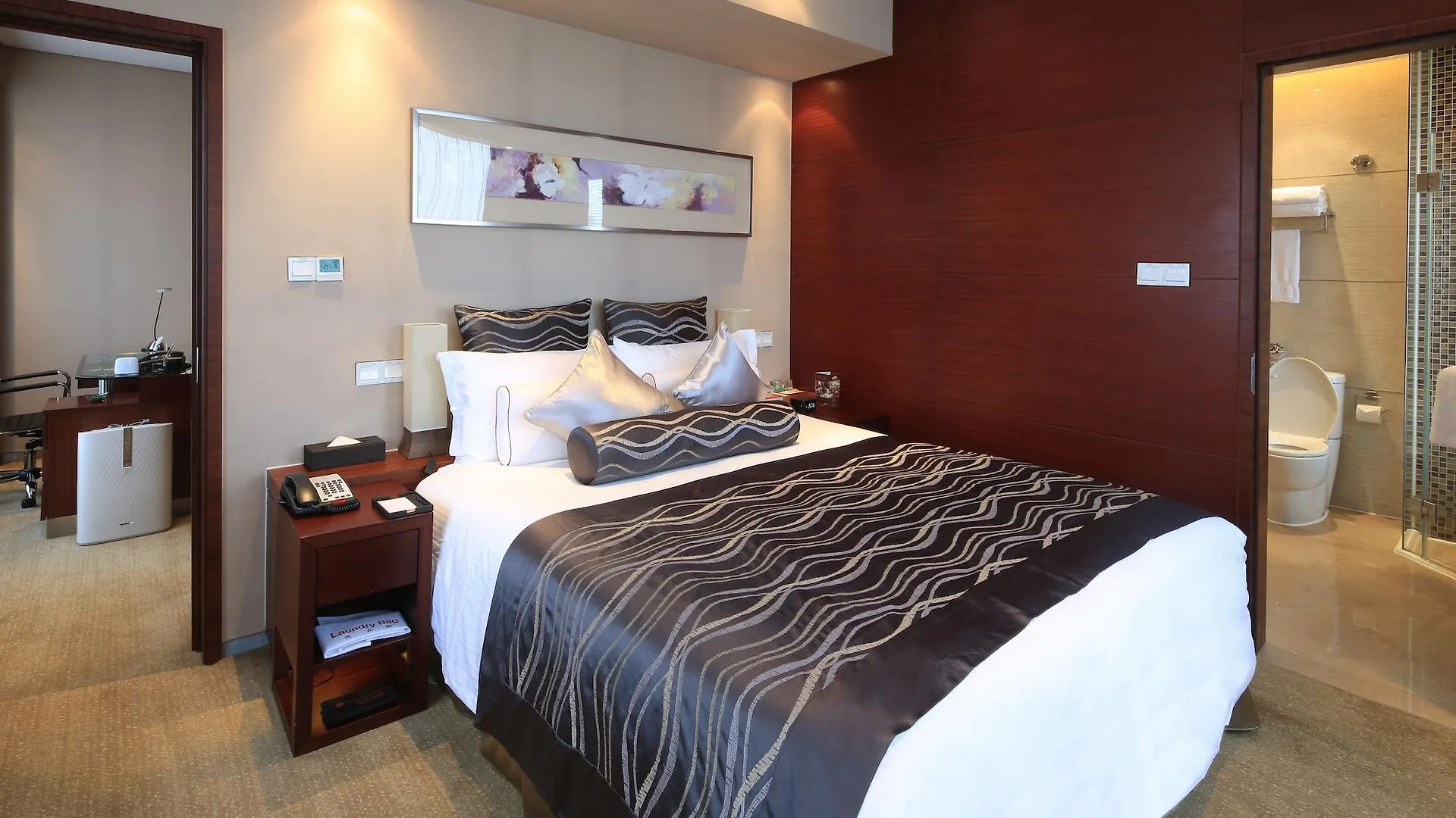 Ramada Plaza By Wyndham Shanghai Caohejing Hotel
