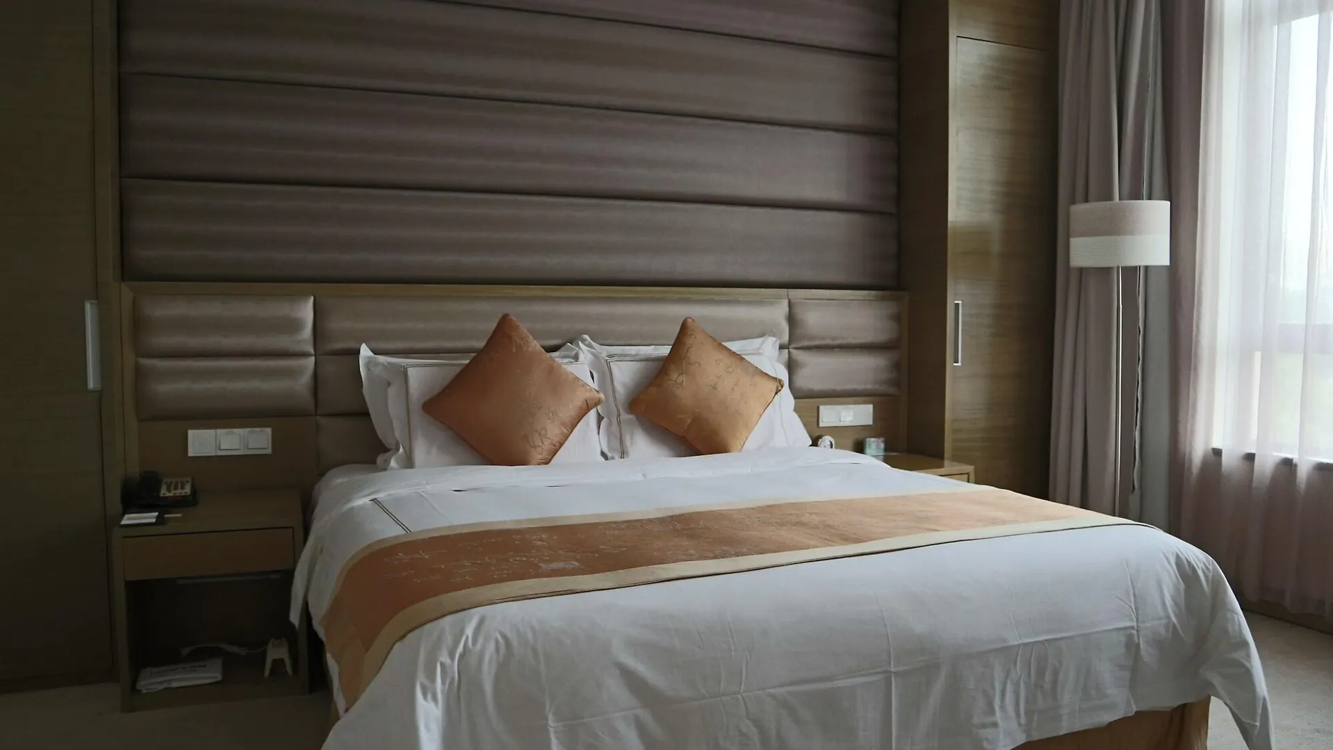Ramada Plaza By Wyndham Shanghai Caohejing Hotel 4*,  Çin
