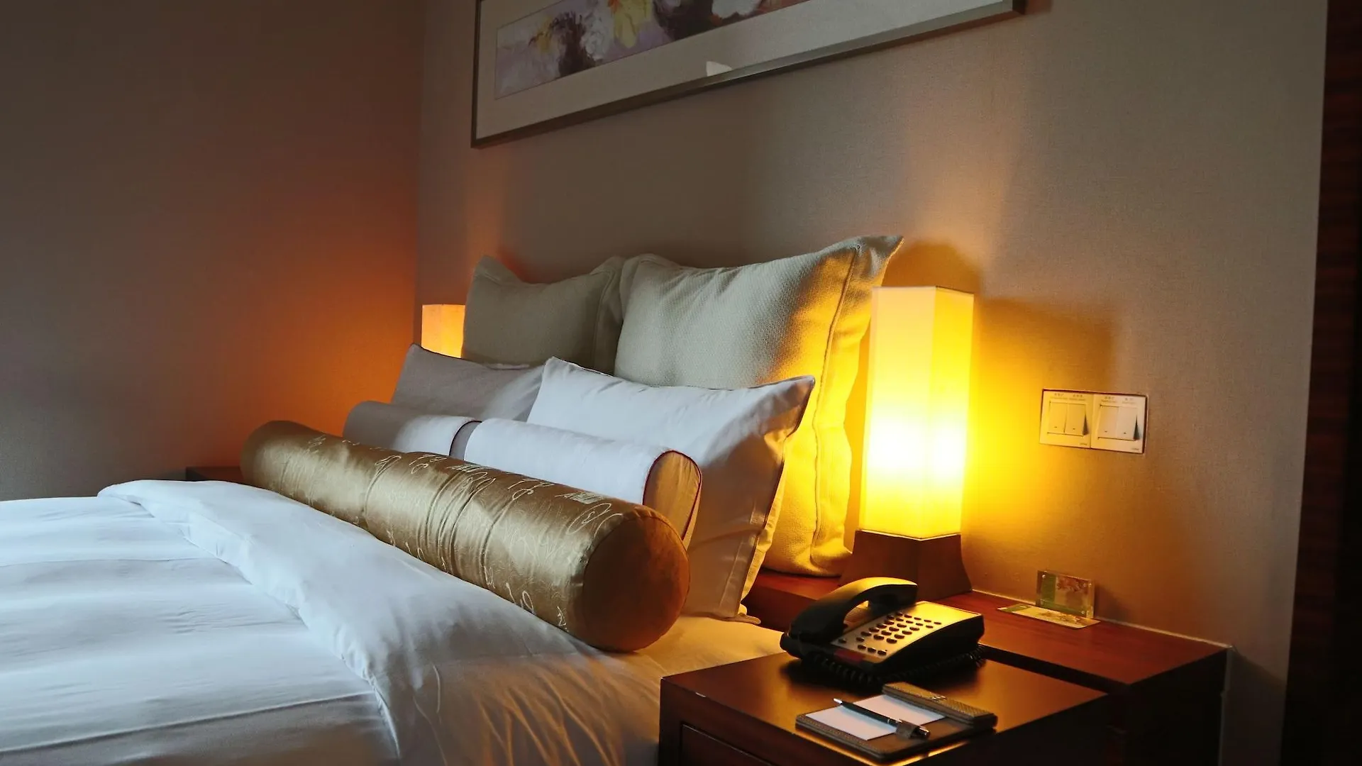 ****  Ramada Plaza By Wyndham Shanghai Caohejing Hotel Çin