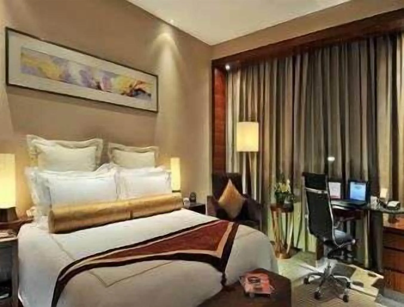 Ramada Plaza By Wyndham Shanghai Caohejing Hotel Çin