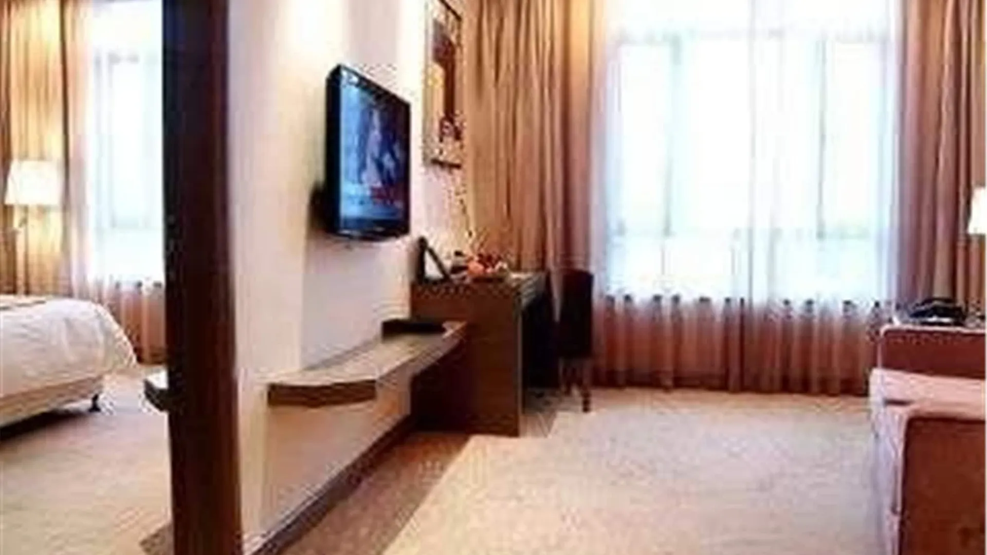 Ramada Plaza By Wyndham Shanghai Caohejing Hotel