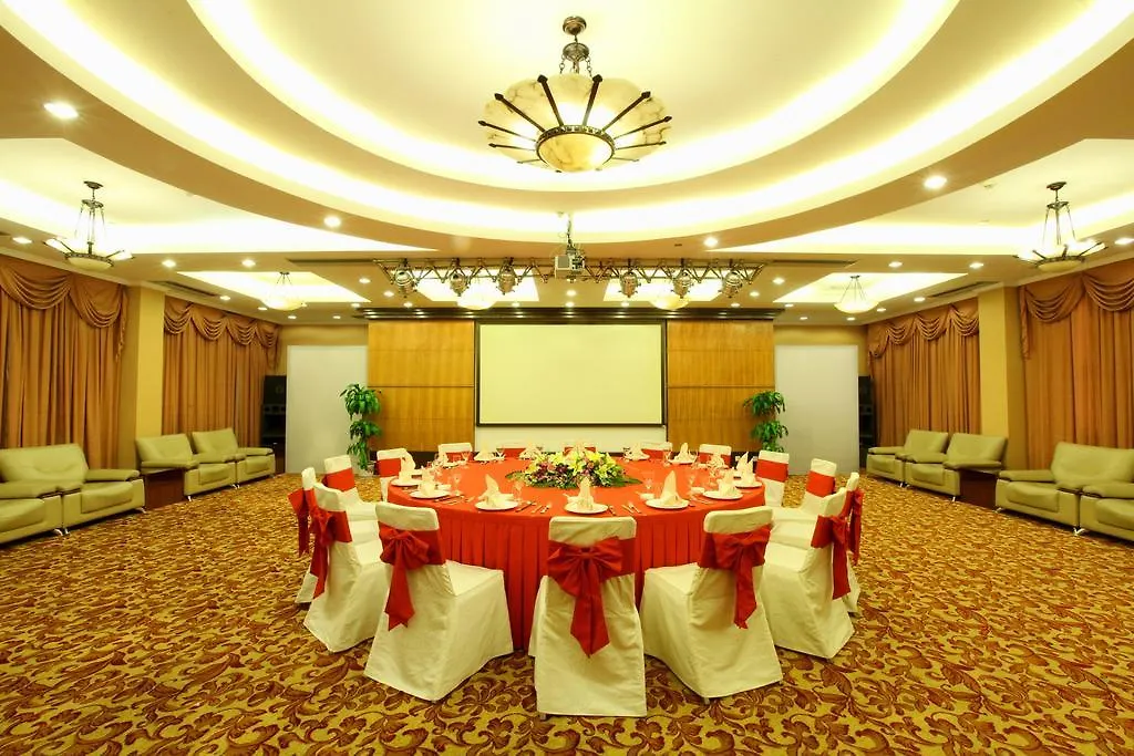 Ramada Plaza By Wyndham Shanghai Caohejing Hotel 4*,  Çin